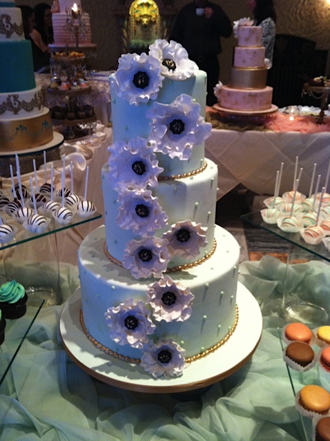 Oak Mill Bakery knocked it out of the part with this gorgeous mint green cake and cascading sugar flowers. Wow!